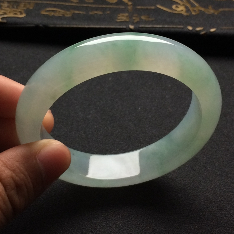 （超值推荐）糯冰种略飘花手镯（57.1mm）