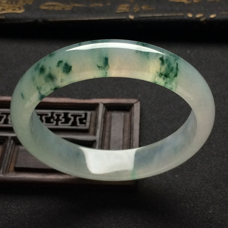 （超值推荐）冰种飘花手镯（56.2mm）
