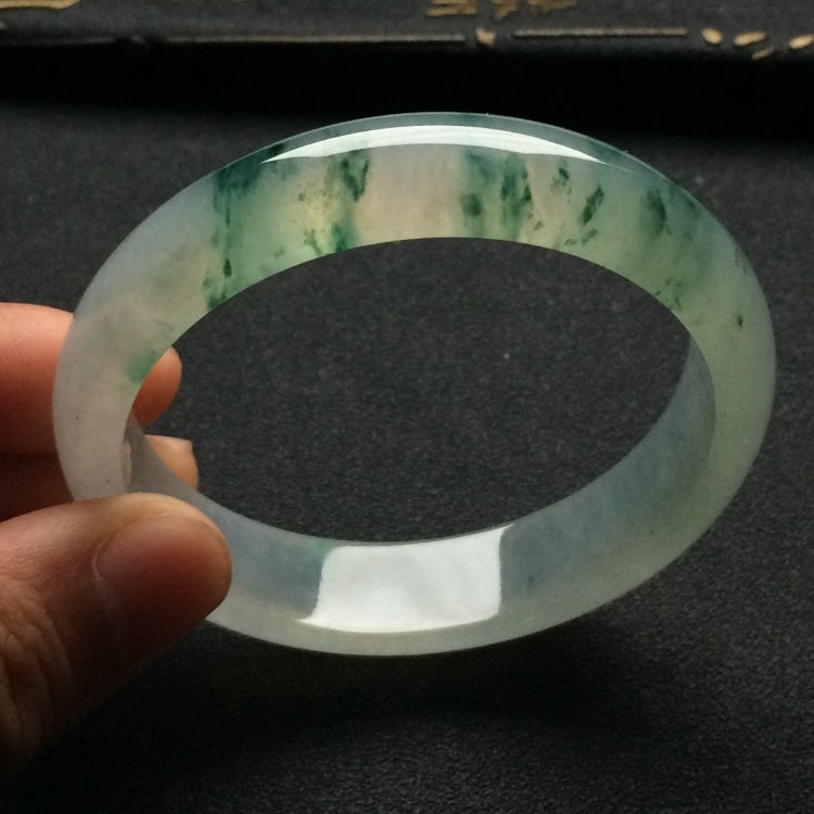 （超值推荐）冰种飘花手镯（56.2mm）