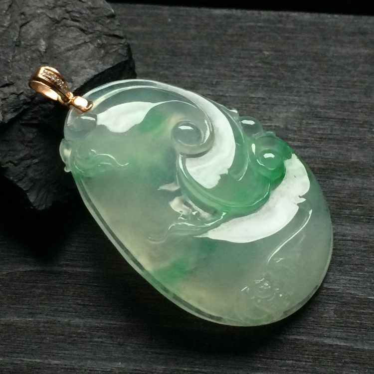 （超值推荐）冰种飘绿花如意挂件（金扣）