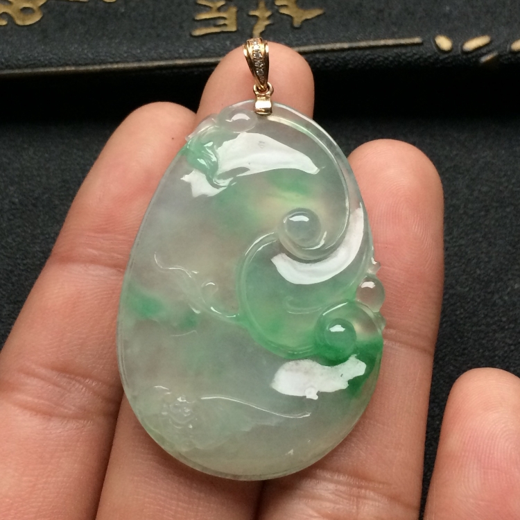 （超值推荐）冰种飘绿花如意挂件（金扣）