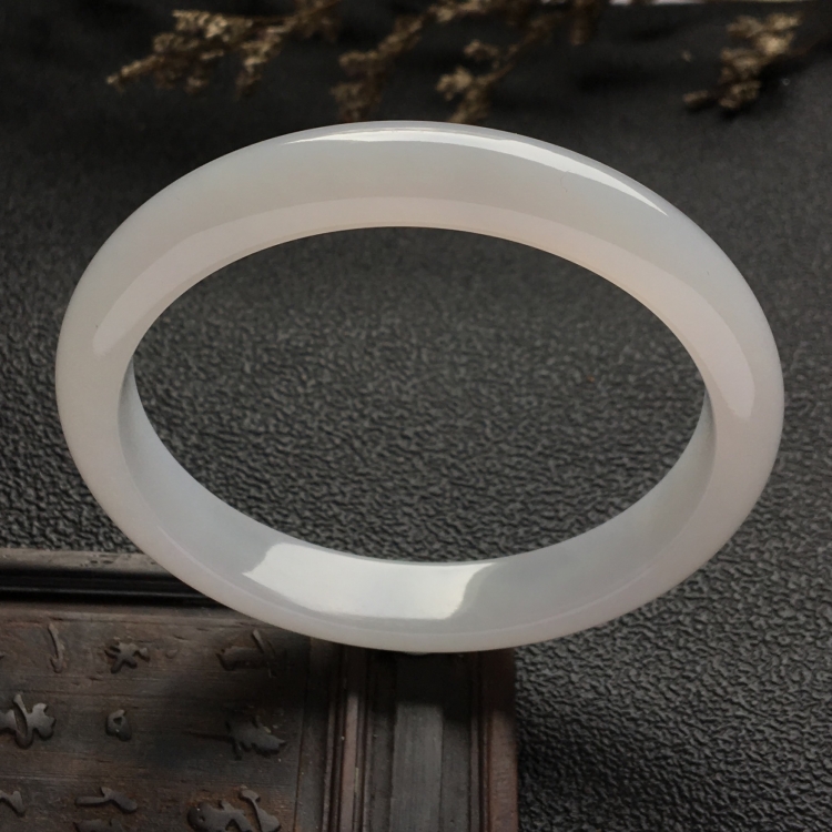 （超值推荐）糯冰种淡晴水手镯（56.3mm）