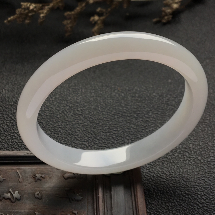 （超值推荐）糯冰种淡晴水手镯（56.3mm）