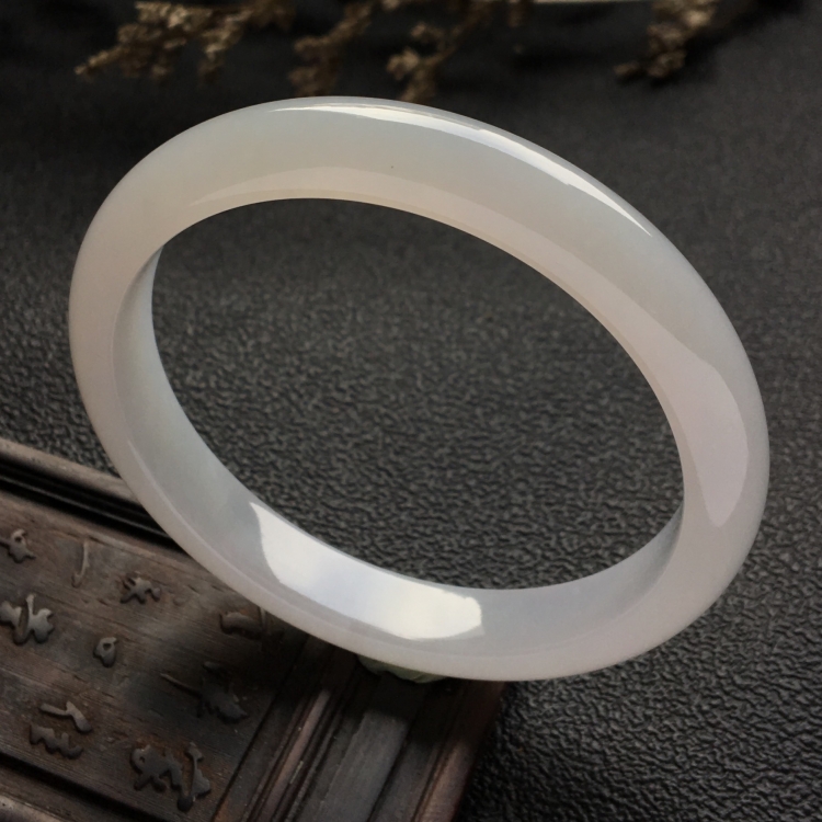 （超值推荐）糯冰种淡晴水手镯（56.3mm）