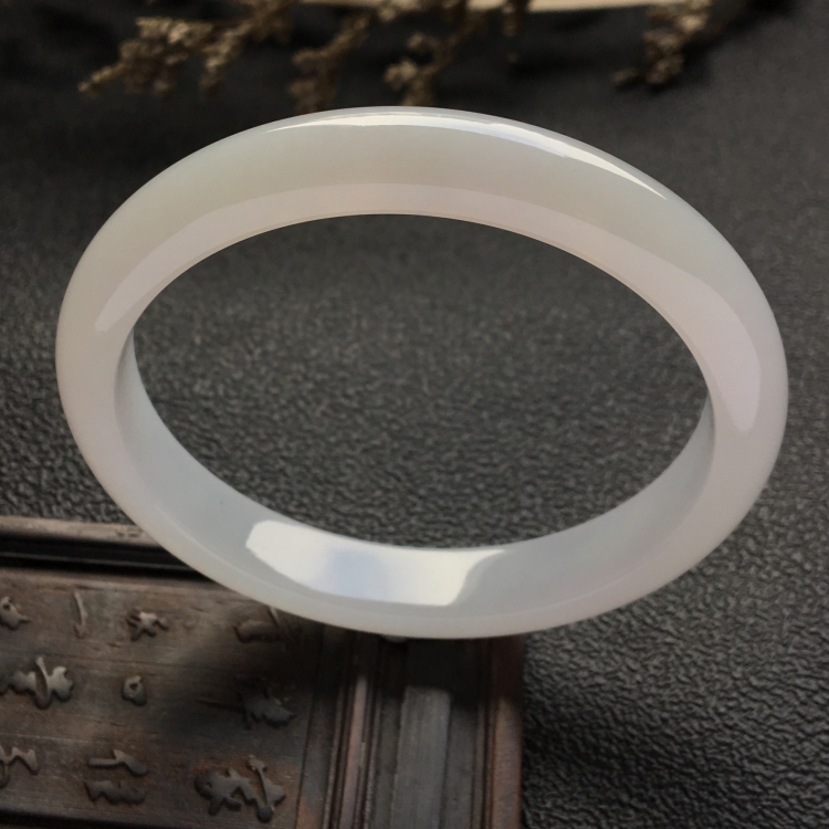 （超值推荐）糯冰种淡晴水手镯（56.3mm）