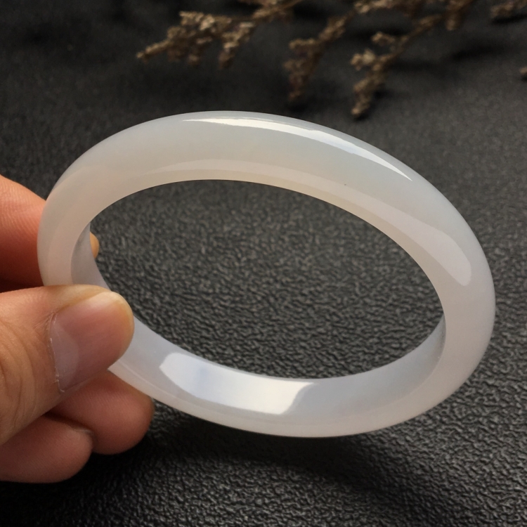 （超值推荐）糯冰种淡晴水手镯（56.3mm）