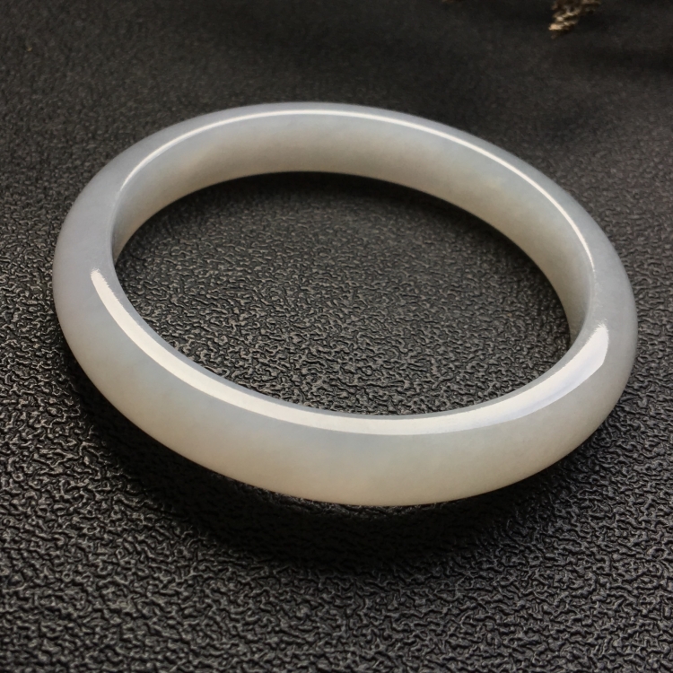 （超值推荐）糯冰种淡晴水手镯（56.3mm）
