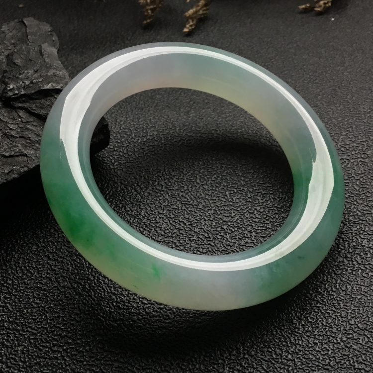 （超值推荐）糯冰种飘翠圆条手镯（53mm）