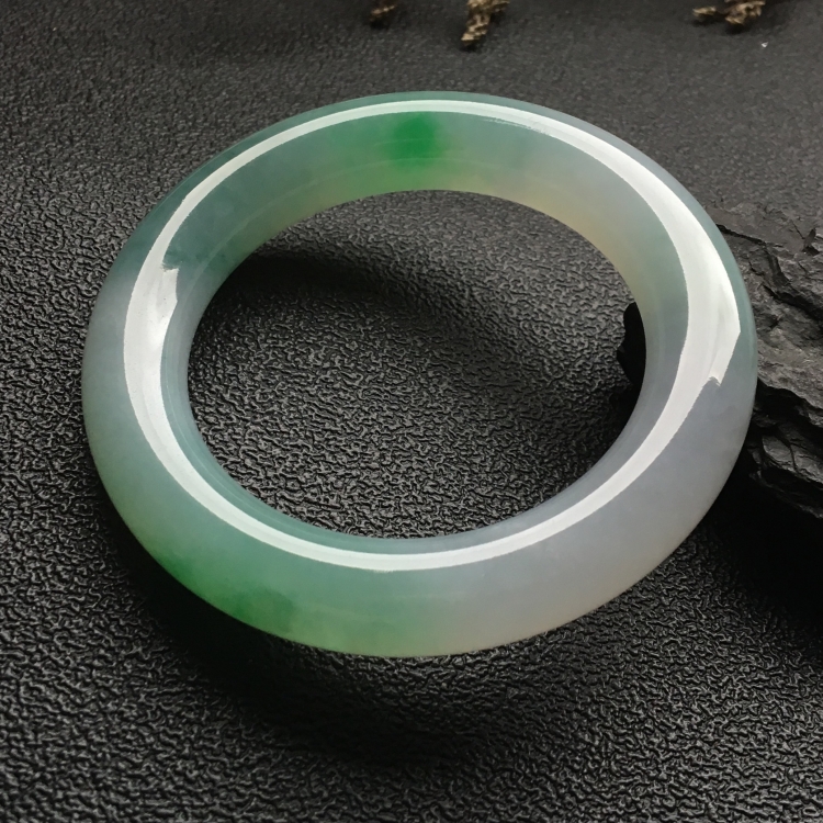 （超值推荐）糯冰种飘翠圆条手镯（53mm）