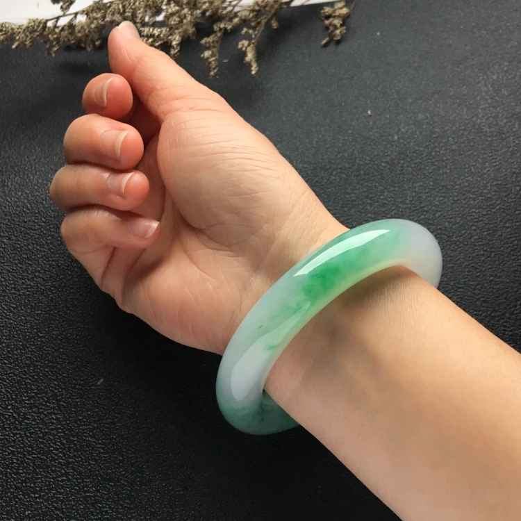 （超值推荐）糯冰种飘翠圆条手镯（53mm）