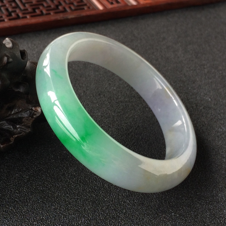 (超值推荐)糯冰种春带彩手镯(54mm)
