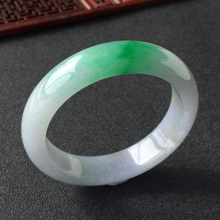 (超值推荐)糯冰种春带彩手镯(54mm)