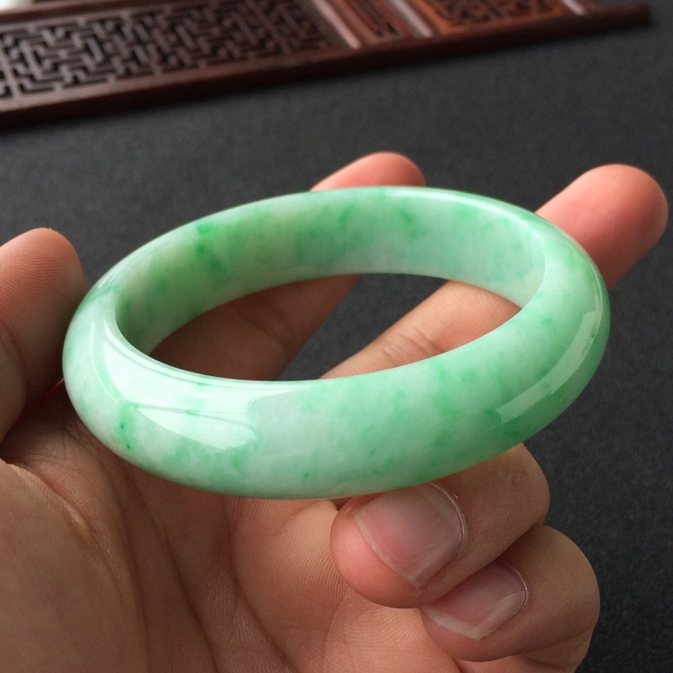 (超值推荐)糯冰种飘翠手镯(55.6mm)