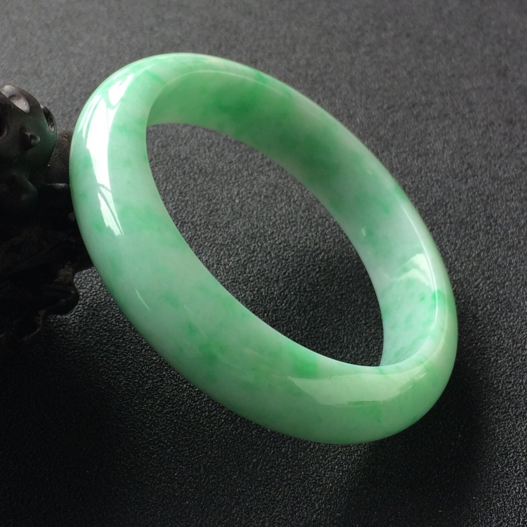 (超值推荐)糯冰种飘翠手镯(55.6mm)