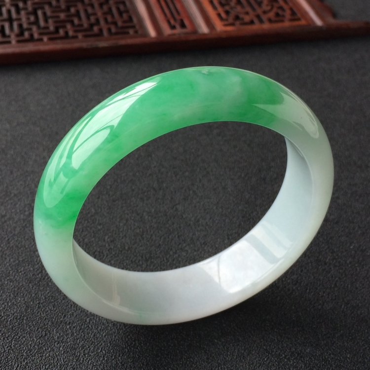 (超值推荐)糯冰种飘翠手镯(59.1mm)