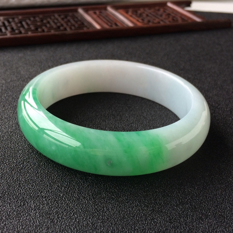 (超值推荐)糯冰种飘翠手镯(59.1mm)