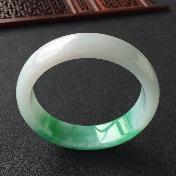 (超值推荐)糯冰种飘翠手镯(59.1mm)