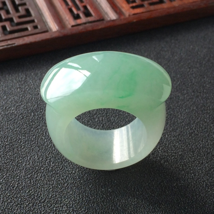 (超值推荐)糯冰种飘翠马鞍指环