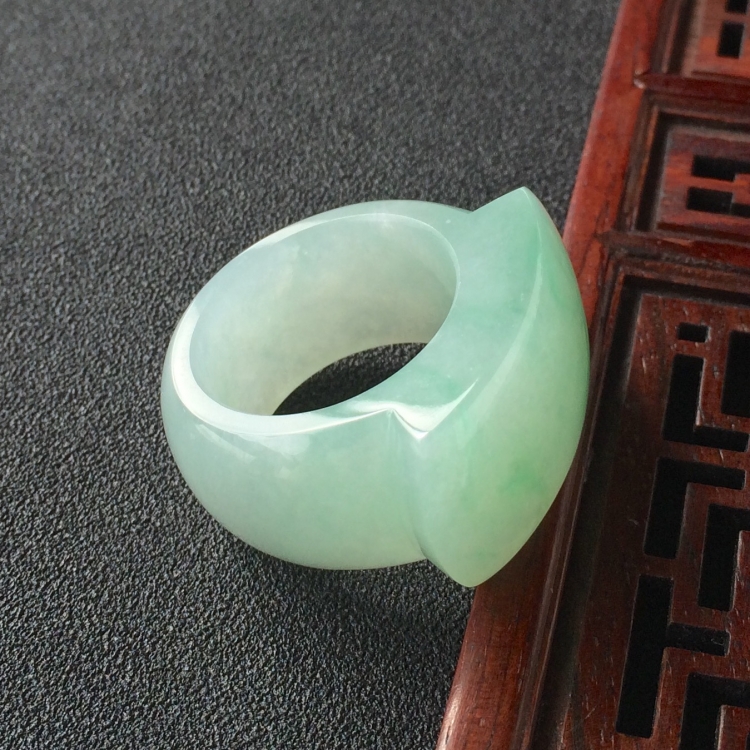 (超值推荐)糯冰种飘翠马鞍指环