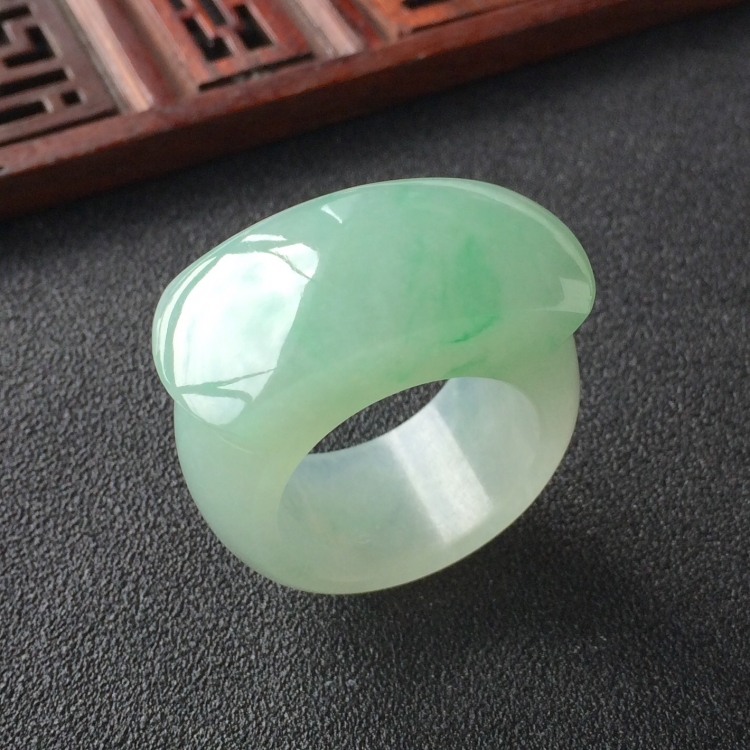 (超值推荐)糯冰种飘翠马鞍指环