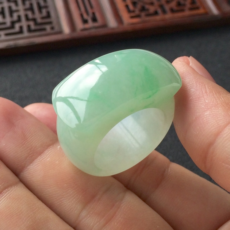 (超值推荐)糯冰种飘翠马鞍指环