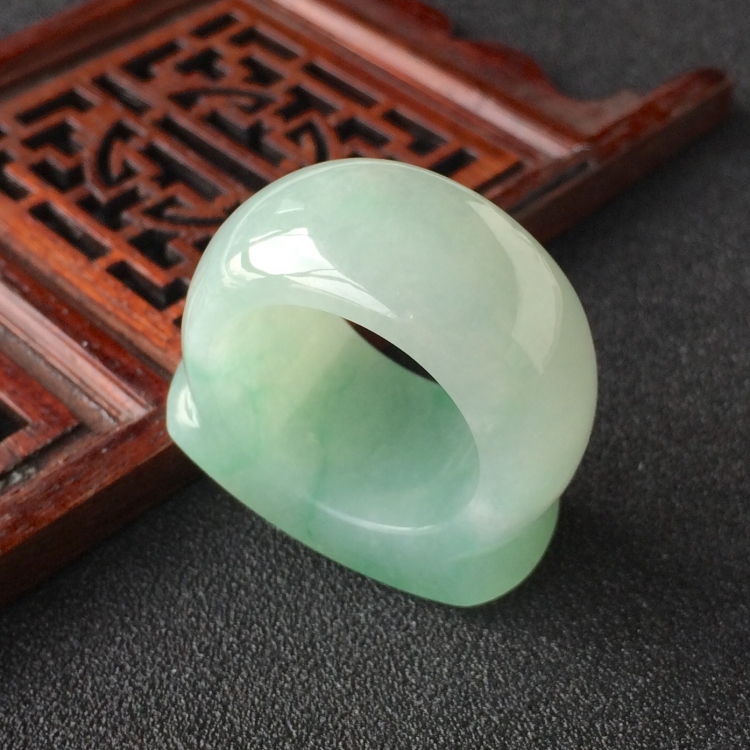 (超值推荐)糯冰种飘翠马鞍指环
