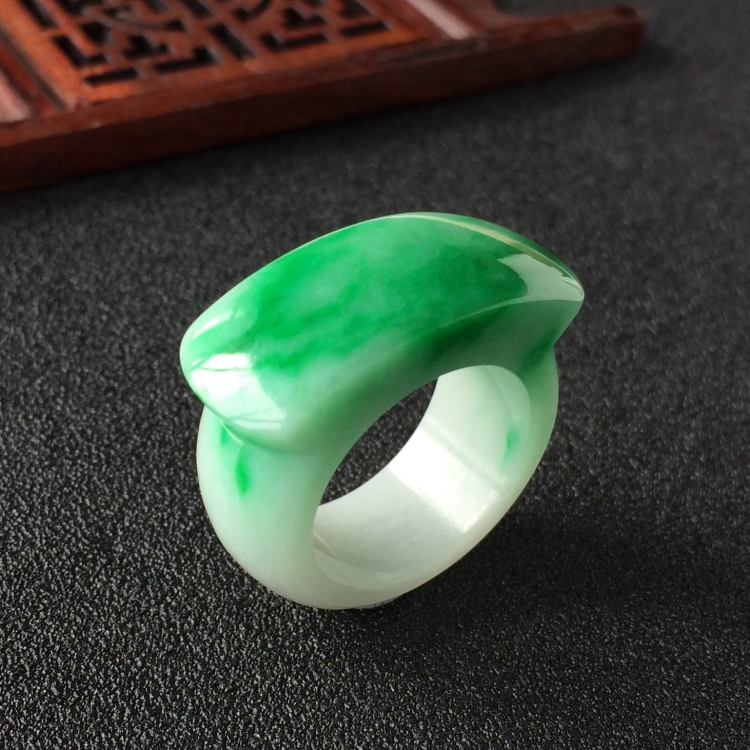 (超值推荐)糯冰种飘翠马鞍指环