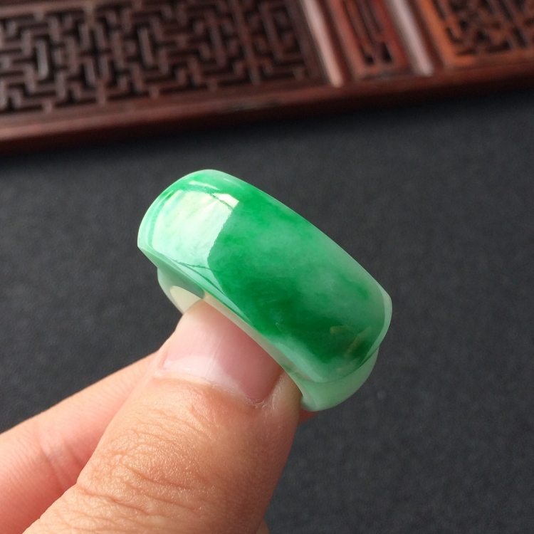 (超值推荐)糯冰种飘翠马鞍指环