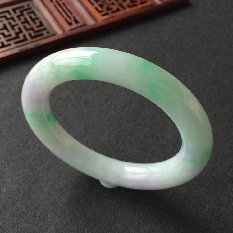 (超值推荐)糯冰种春带彩圆条手镯(57.3mm)