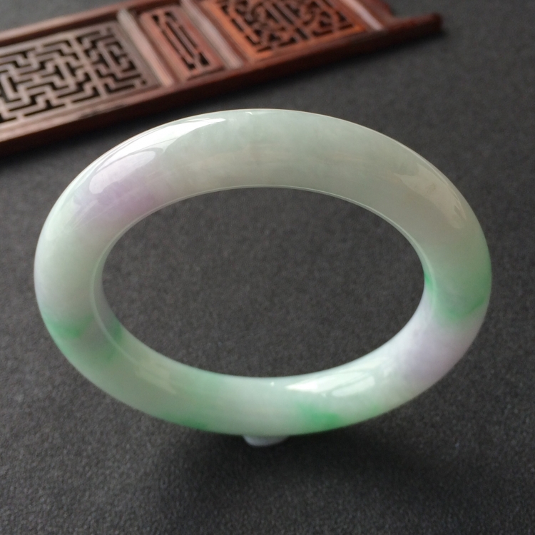 (超值推荐)糯冰种春带彩圆条手镯(57.3mm)