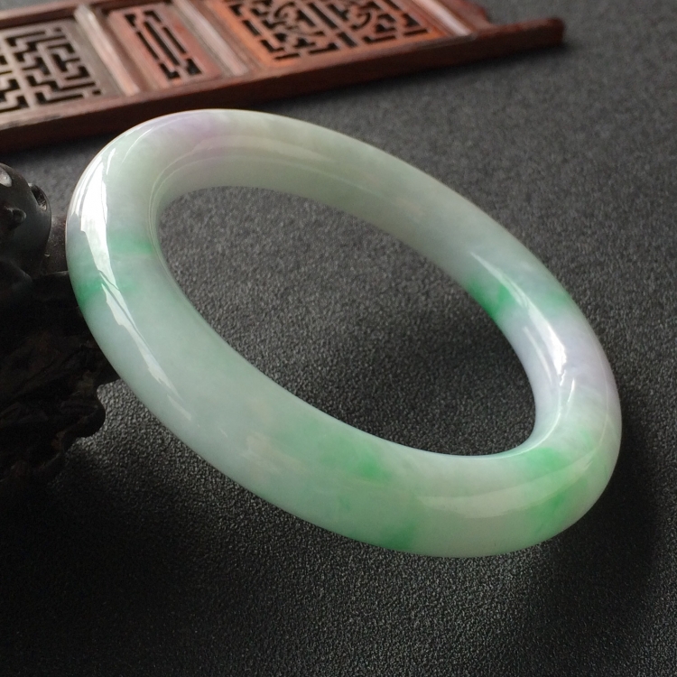 (超值推荐)糯冰种春带彩圆条手镯(57.3mm)