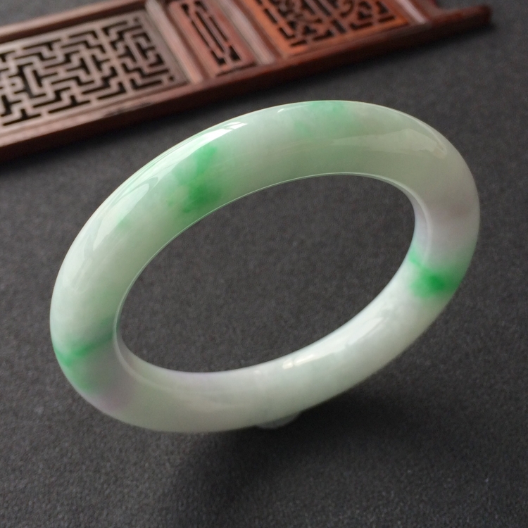 (超值推荐)糯冰种春带彩圆条手镯(57.3mm)