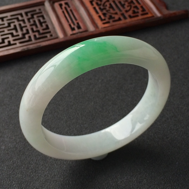 (超值推荐)糯冰种飘翠手镯(57.7mm)