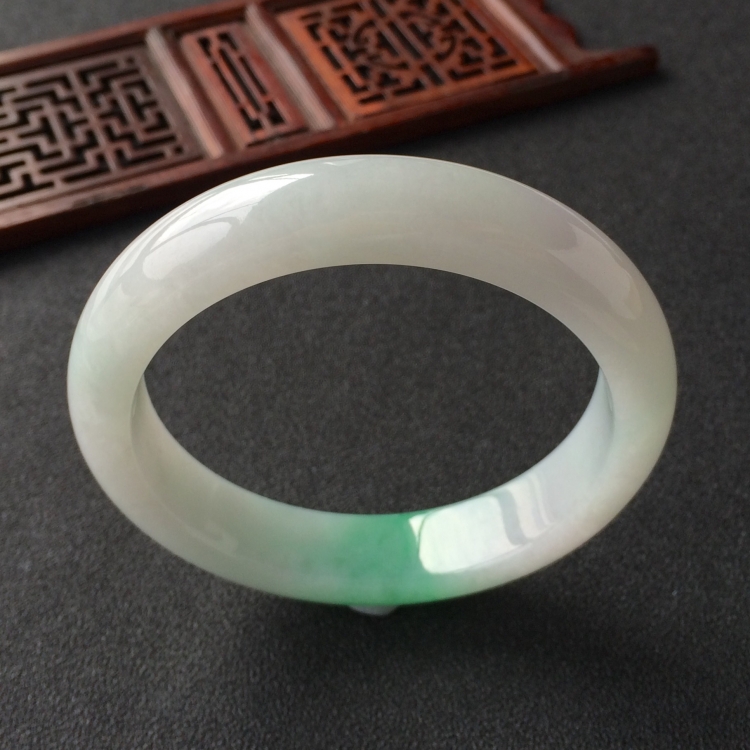 (超值推荐)糯冰种飘翠手镯(57.7mm)