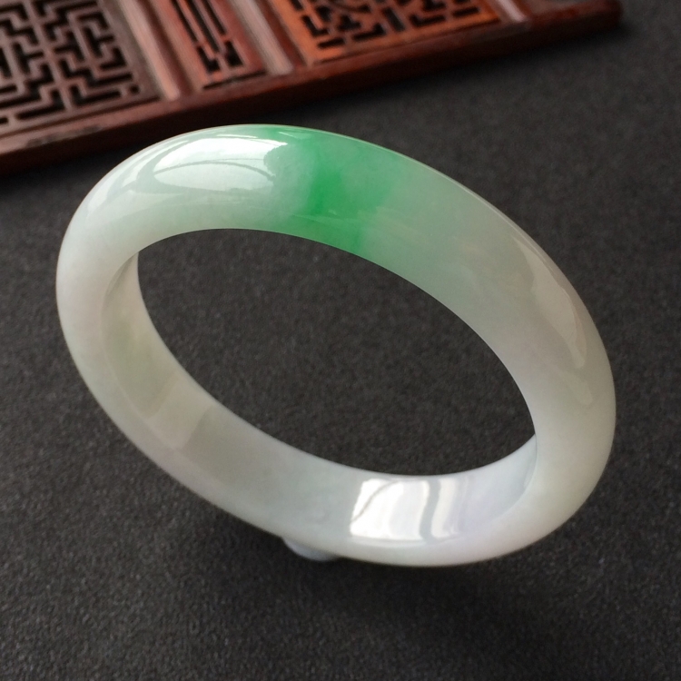 (超值推荐)糯冰种飘翠手镯(57.7mm)