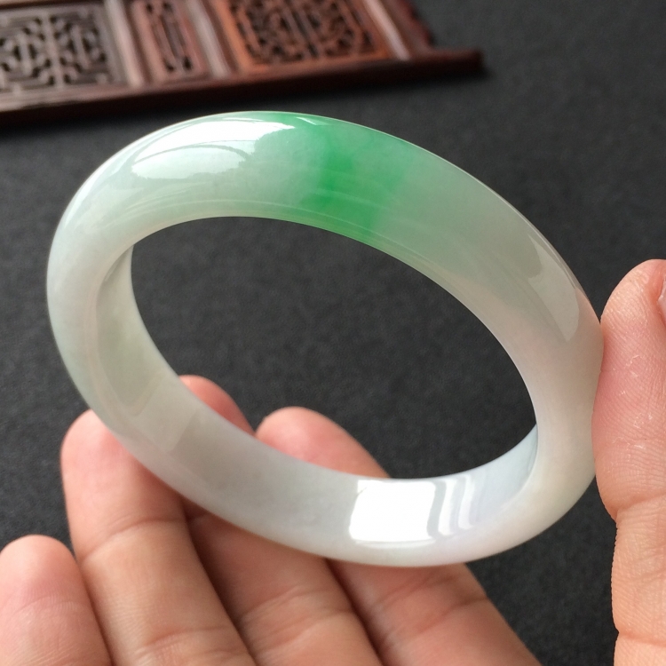 (超值推荐)糯冰种飘翠手镯(57.7mm)