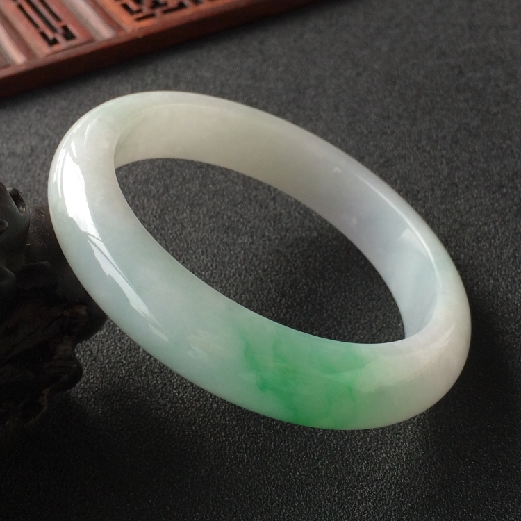 (超值推荐)糯冰种飘翠手镯(57.7mm)