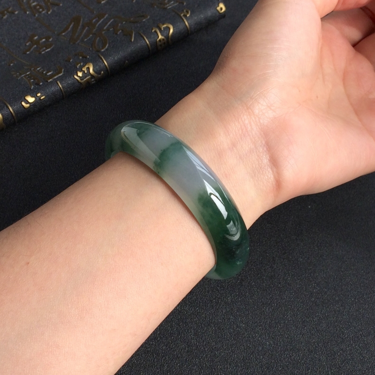 (超值推荐)冰种飘花手镯(57.5mm)
