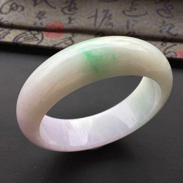 (超值推荐)糯冰种淡春带彩手镯(56mm)