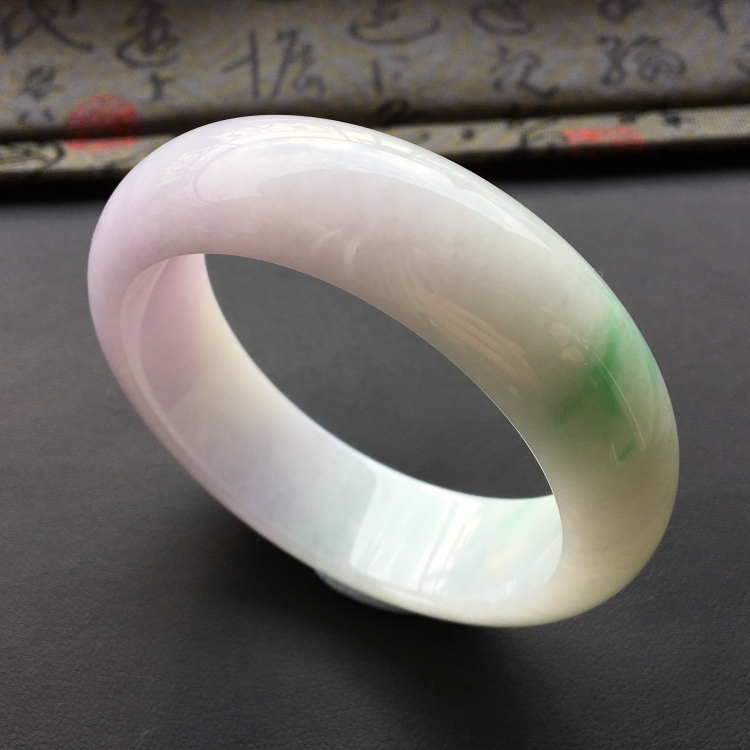 (超值推荐)糯冰种淡春带彩手镯(56mm)