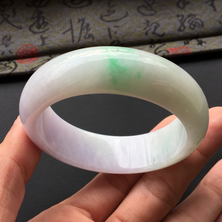 (超值推荐)糯冰种淡春带彩手镯(56mm)