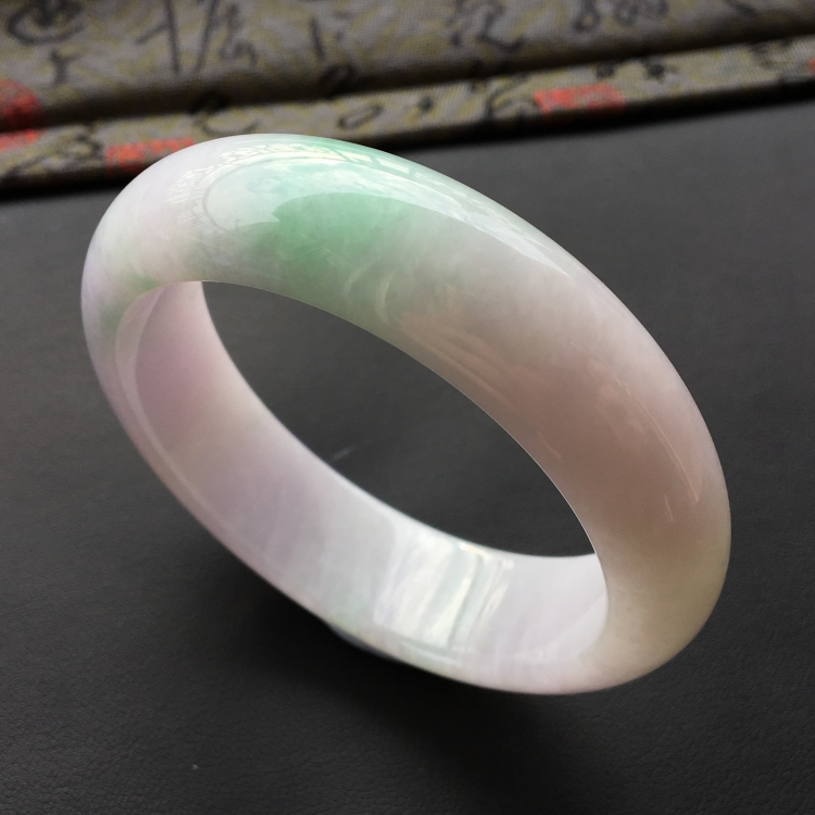 (超值推荐)糯冰种淡春带彩手镯(54.8mm)