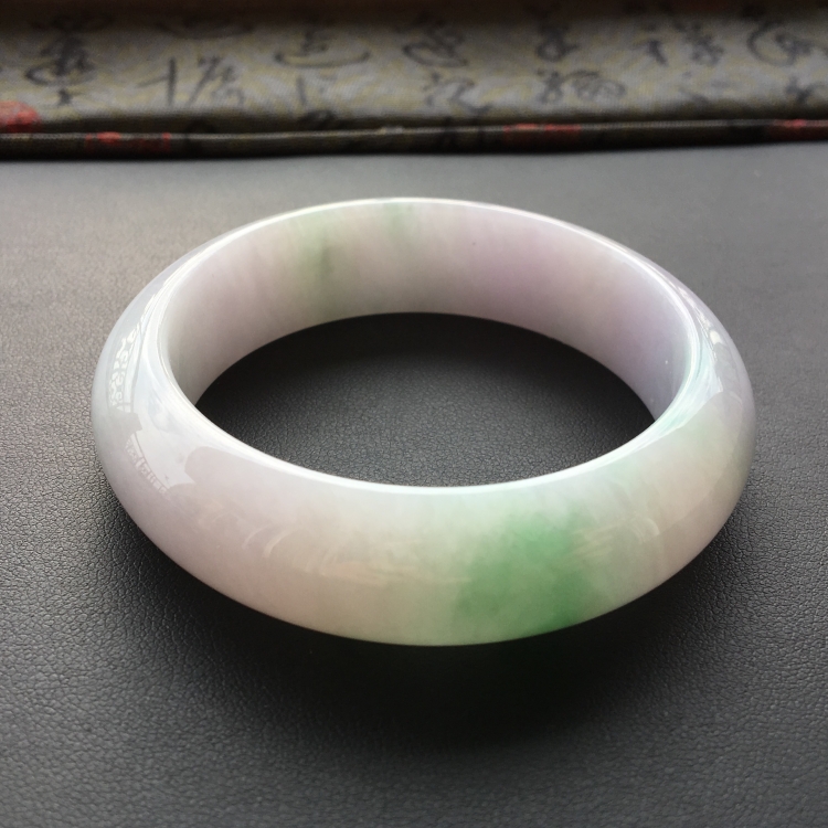 (超值推荐)糯冰种淡春带彩手镯(54.8mm)