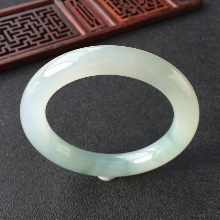(超值推荐)糯冰种飘花圆条手镯(55.1mm)
