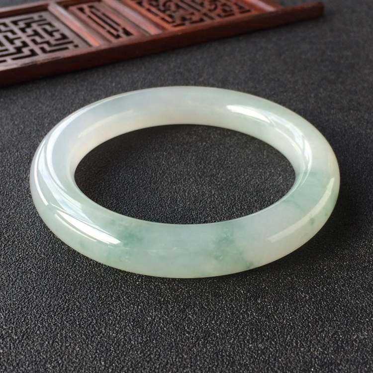 (超值推荐)糯冰种飘花圆条手镯(55.1mm)