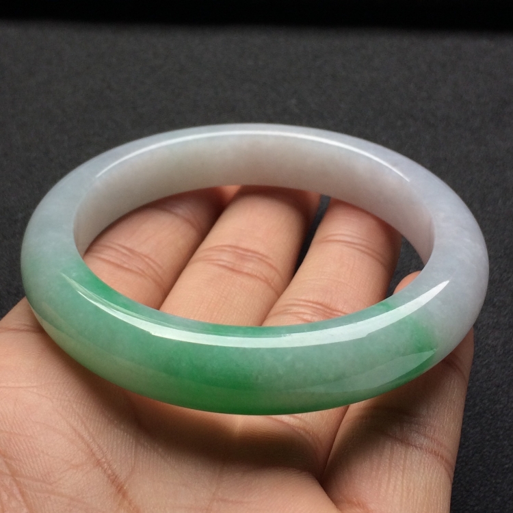 （超值推荐）糯冰种飘翠手镯（57mm）