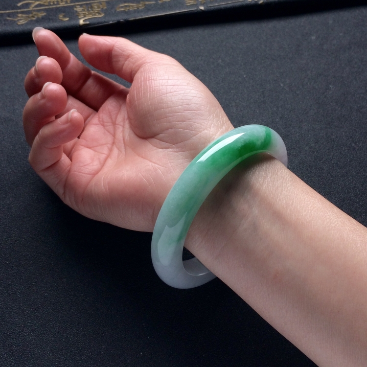 （超值推荐）糯冰种飘翠手镯（57mm）