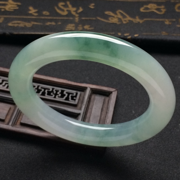 （超值推荐）糯冰种飘花圆条手镯（56.3mm）