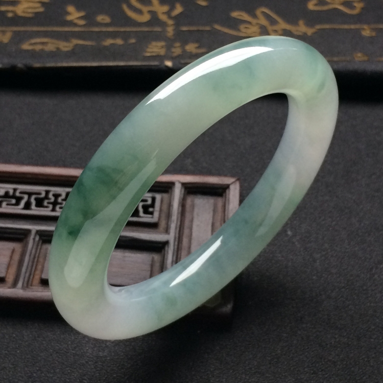 （超值推荐）糯冰种飘花圆条手镯（56.3mm）