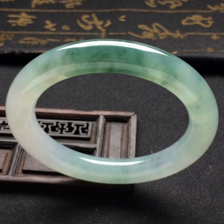 （超值推荐）糯冰种飘花圆条手镯（58.1mm）